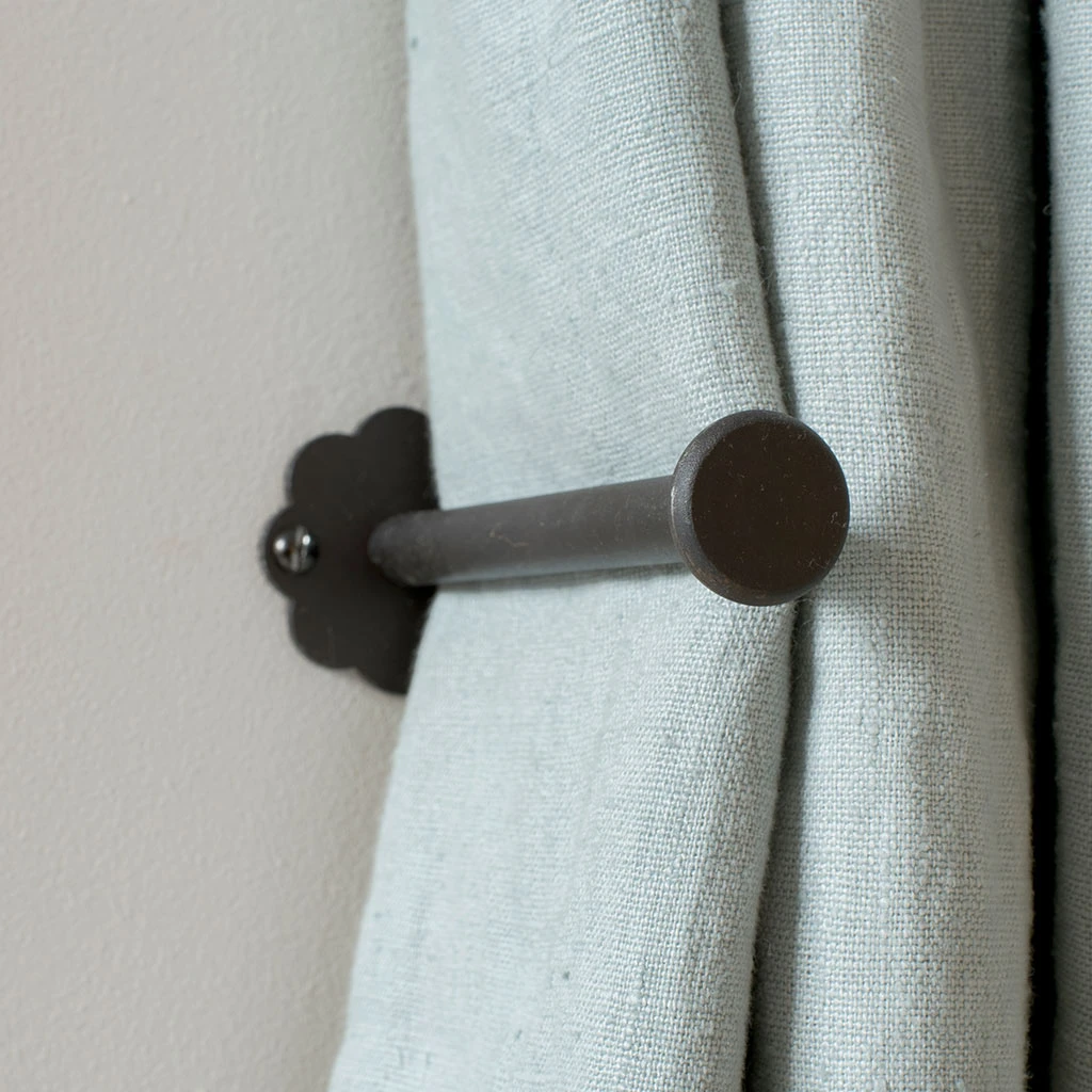 Draper's Button Holdback In Beeswax 6 Draper's Button Holdback In Beeswax - Image 4